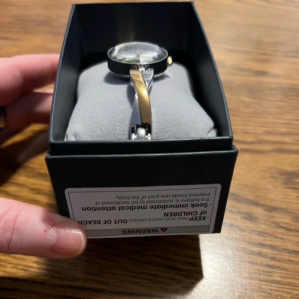 NIB Timex Gold and Silver Ladies Classic Watch ⌚️ - Picture 5 of 5